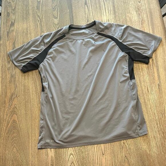 Nike Dri-Fit Mens Athletic Shirt Vented Short Sleeve Crewneck Gray/Black Size XL - Picture 1 of 8